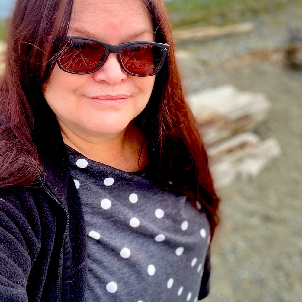 Meet your Posher, Phoebe